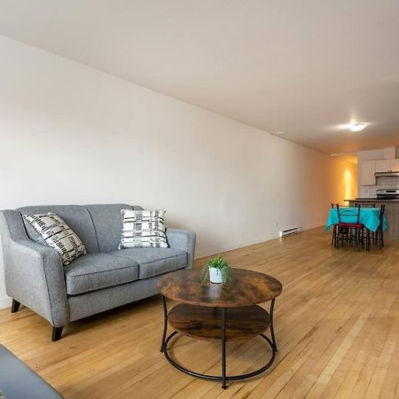 Lovely Rental Unit With Balcony~ Autoroute 40 Монреаль Экстерьер фото