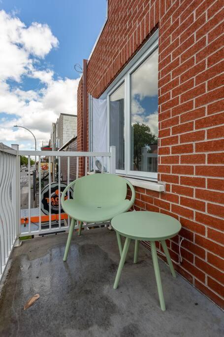 Lovely Rental Unit With Balcony~ Autoroute 40 Монреаль Экстерьер фото
