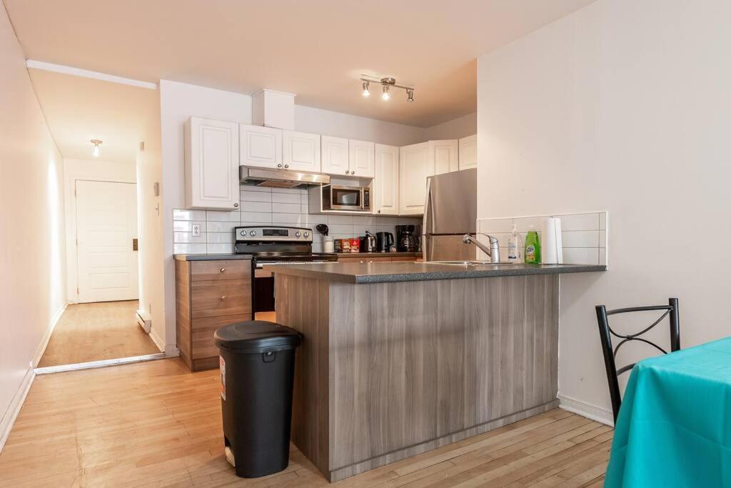 Lovely Rental Unit With Balcony~ Autoroute 40 Монреаль Экстерьер фото